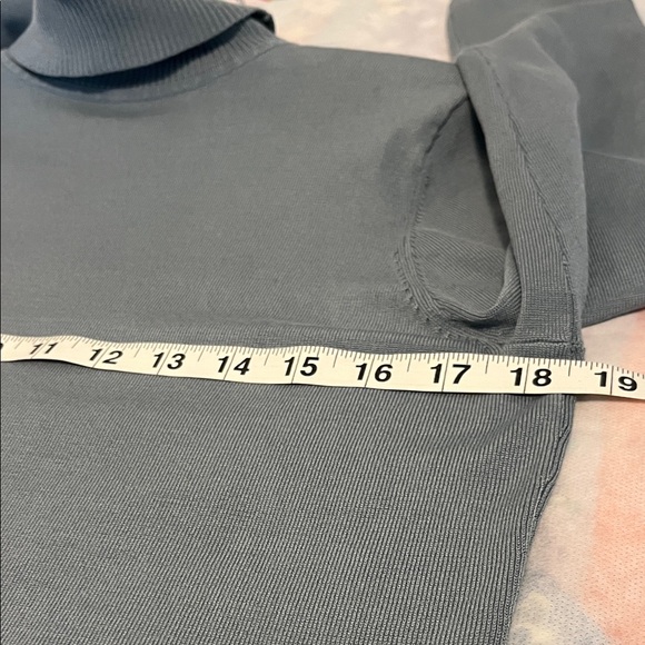 Pursuits Ltd Smokey Blue Ribbed Silk Knit Turtleneck Sweater Size Small - Picture 3 of 8